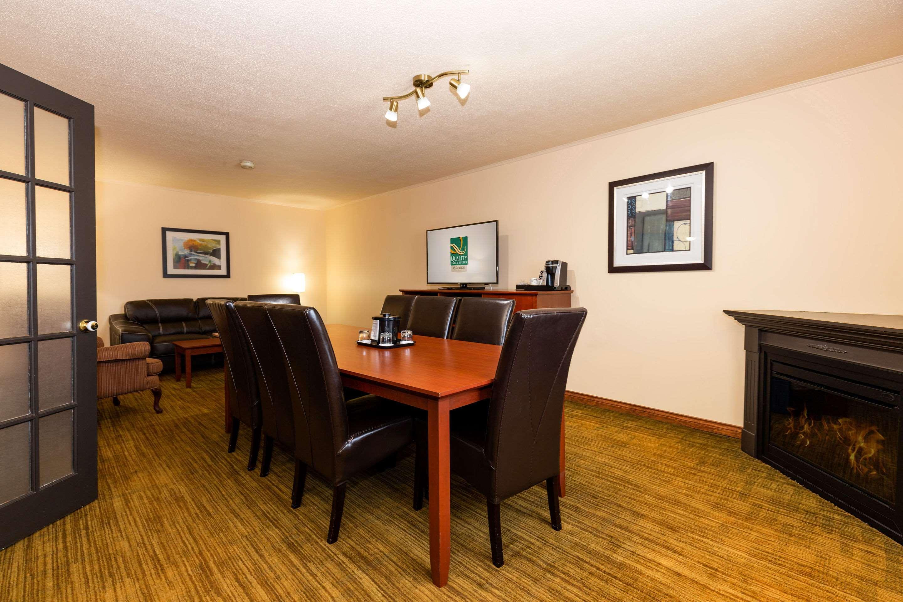 Quality Inn & Suites ماتان المظهر الخارجي الصورة