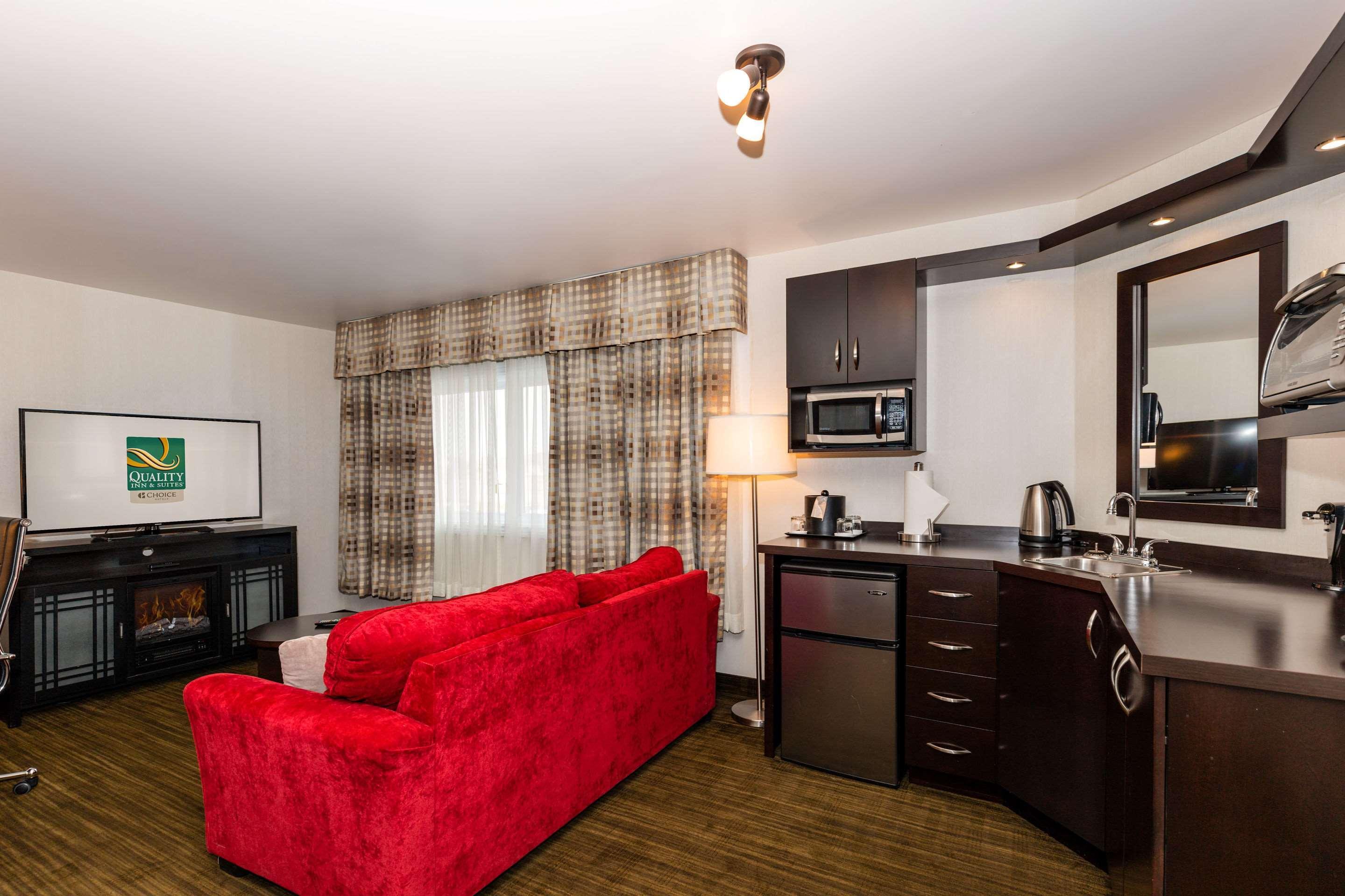 Quality Inn & Suites ماتان المظهر الخارجي الصورة